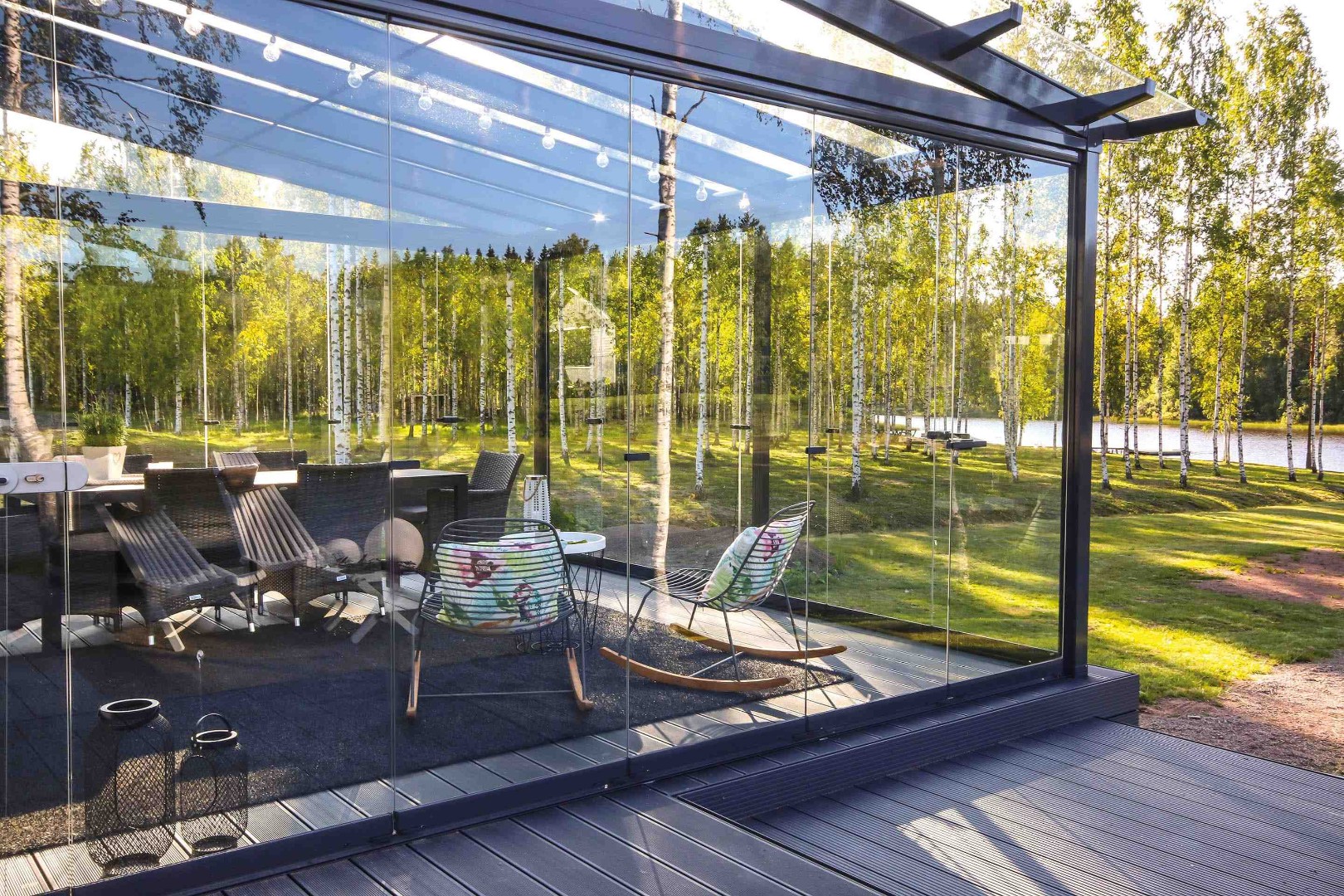 Раздвижное безрамное остекление