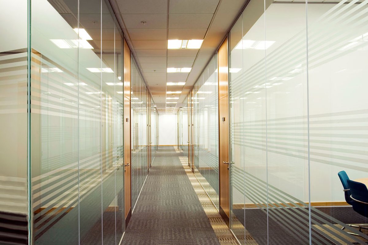 Стеклянные офисные перегородки